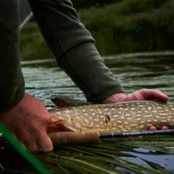 Sage R8 Core Fly Rods -Hengels Winkel Sage R8 Core Fly Rods 03 1600 XX r8 core product lifestyle imagery 4 of 8 2